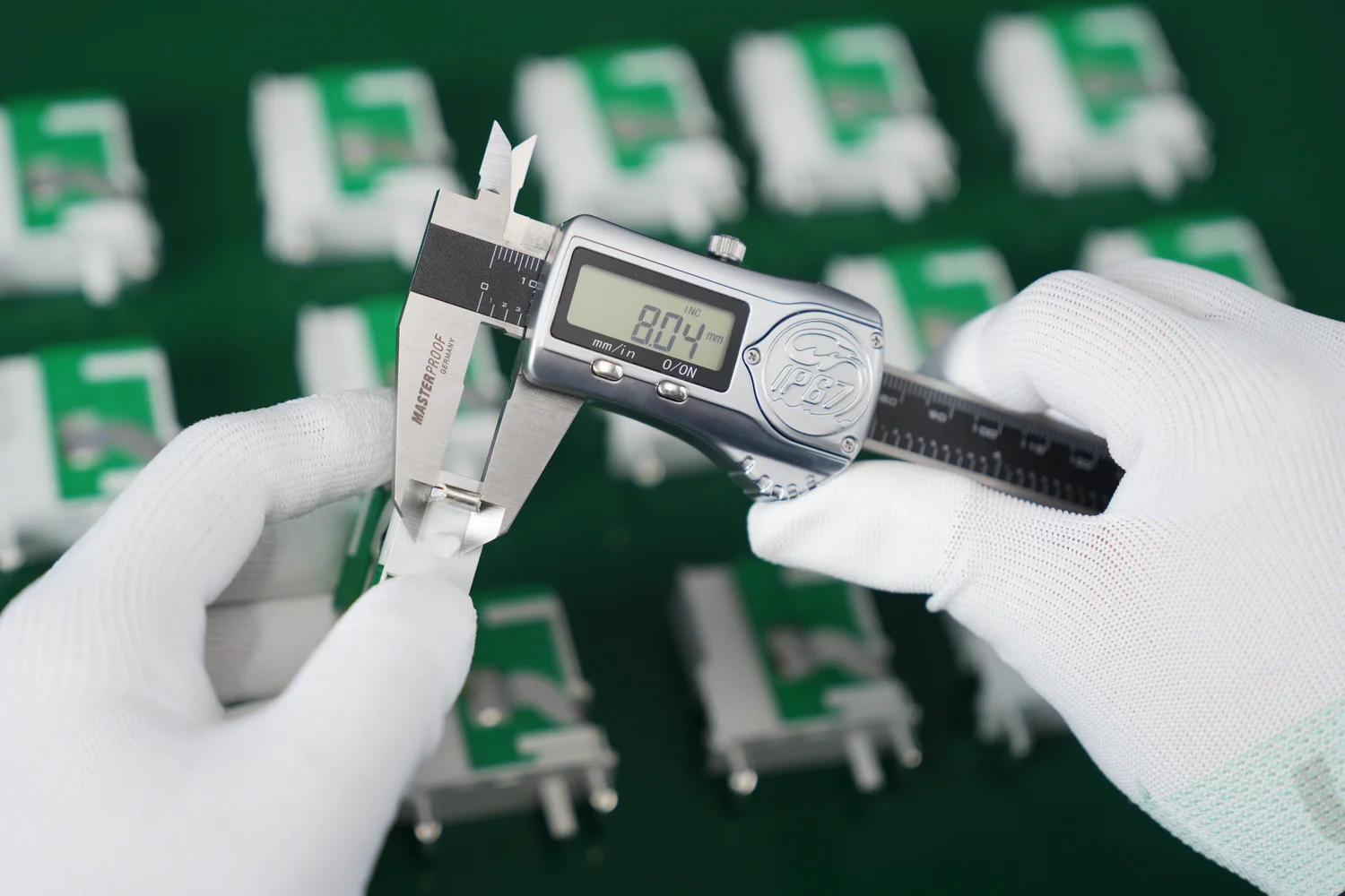 Устройство за защита от пренапрежение SPD Ширина на металния компонент