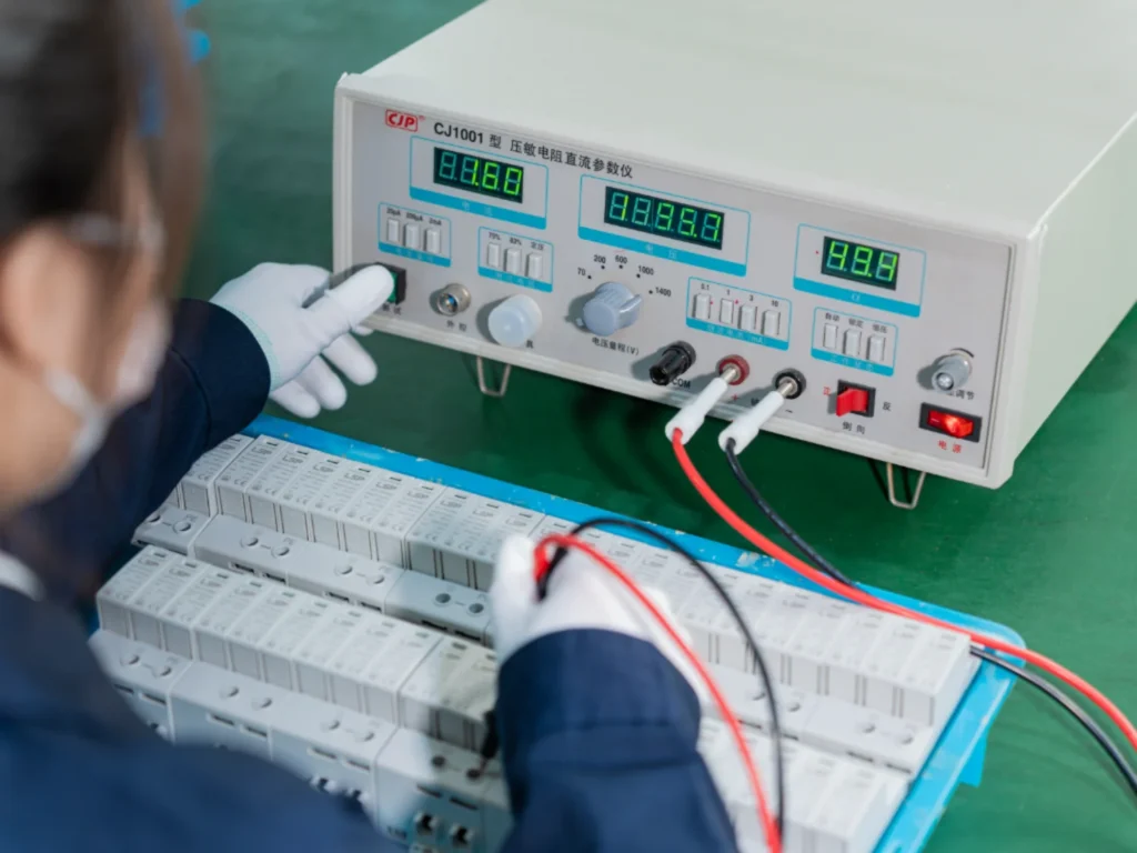 Overspenningsvern SPD treparametertest