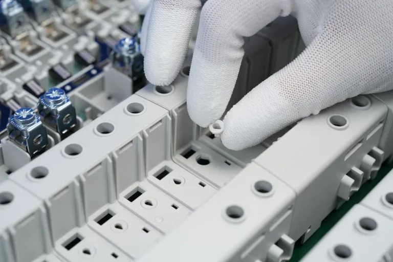 Overspenningsvern SPD Produksjon Installer plugg mot feilinnsetting