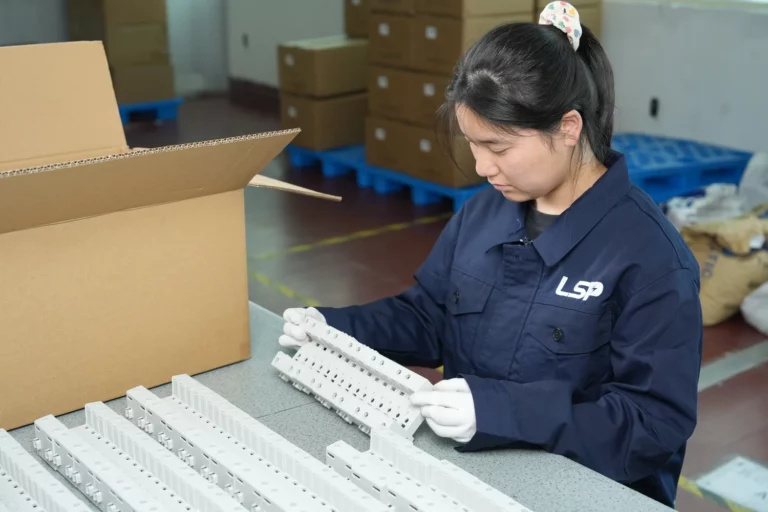 Produksjon av overspenningsvern SPD Innkommende inspeksjon