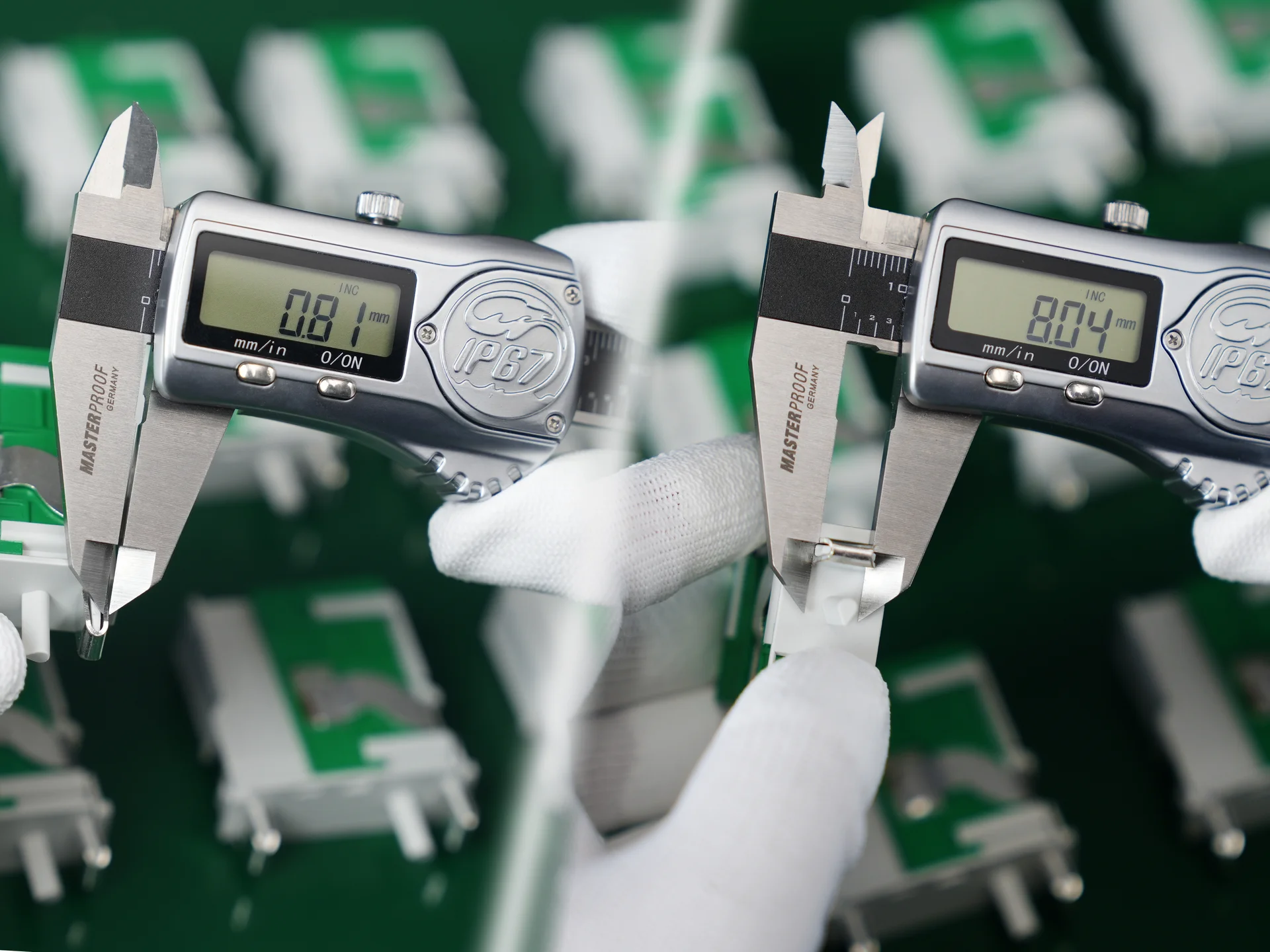 Thiết bị bảo vệ qu&aacute; &aacute;p AC SPD với c&aacute;c bộ phận kim loại d&agrave;y